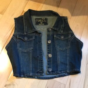 Rue21 cropped denim vest